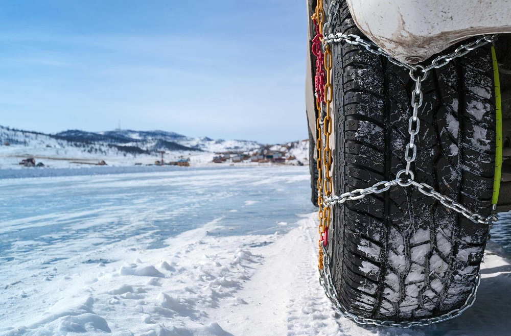 Пятьдесят оттенков суровой зимы - цепи на колеса не дадут сорваться с дороги